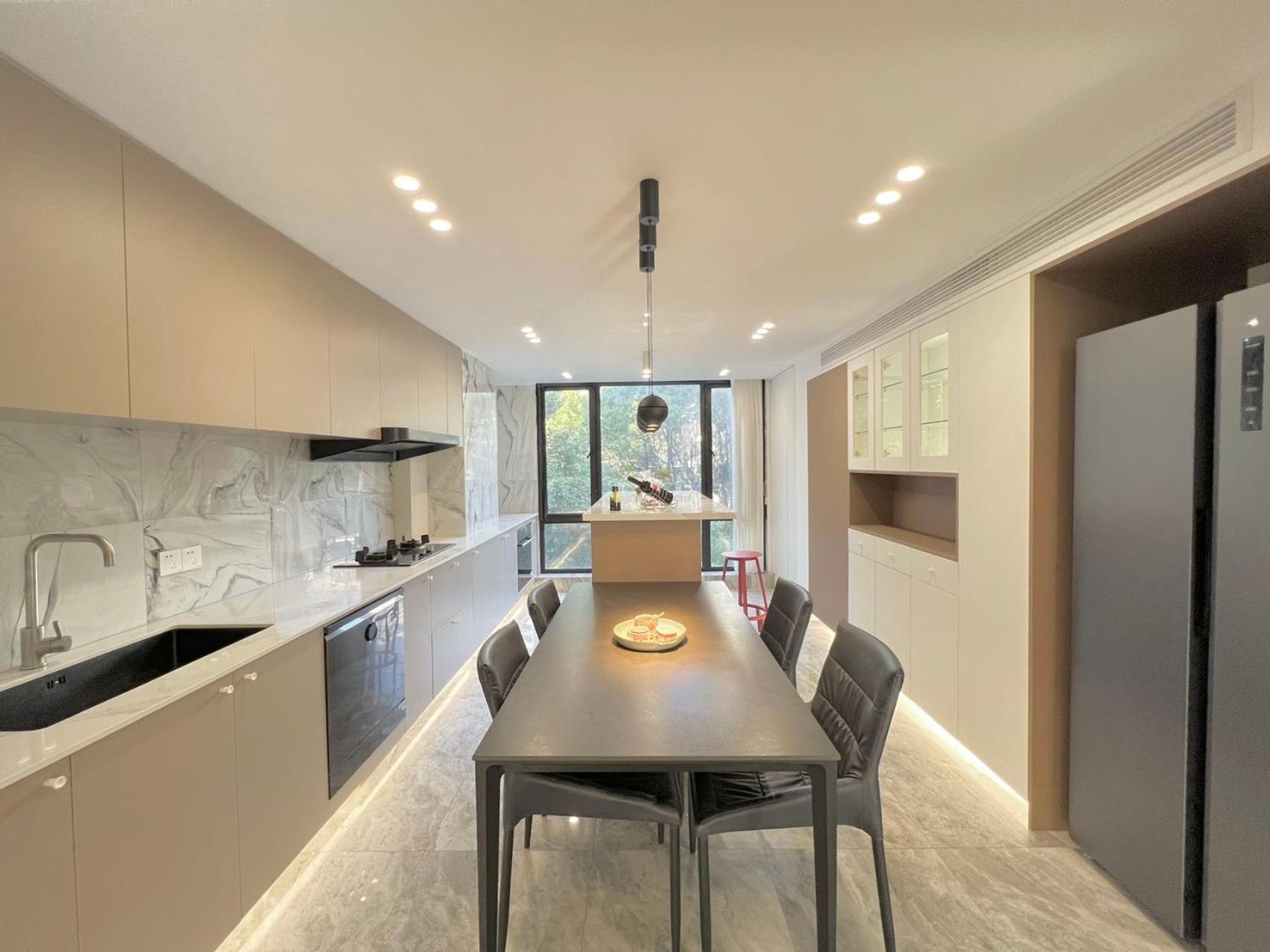 Jing'an Modern Luxury Mansion 3 Bedrooms Near Metro & Attractions * Shanghai
